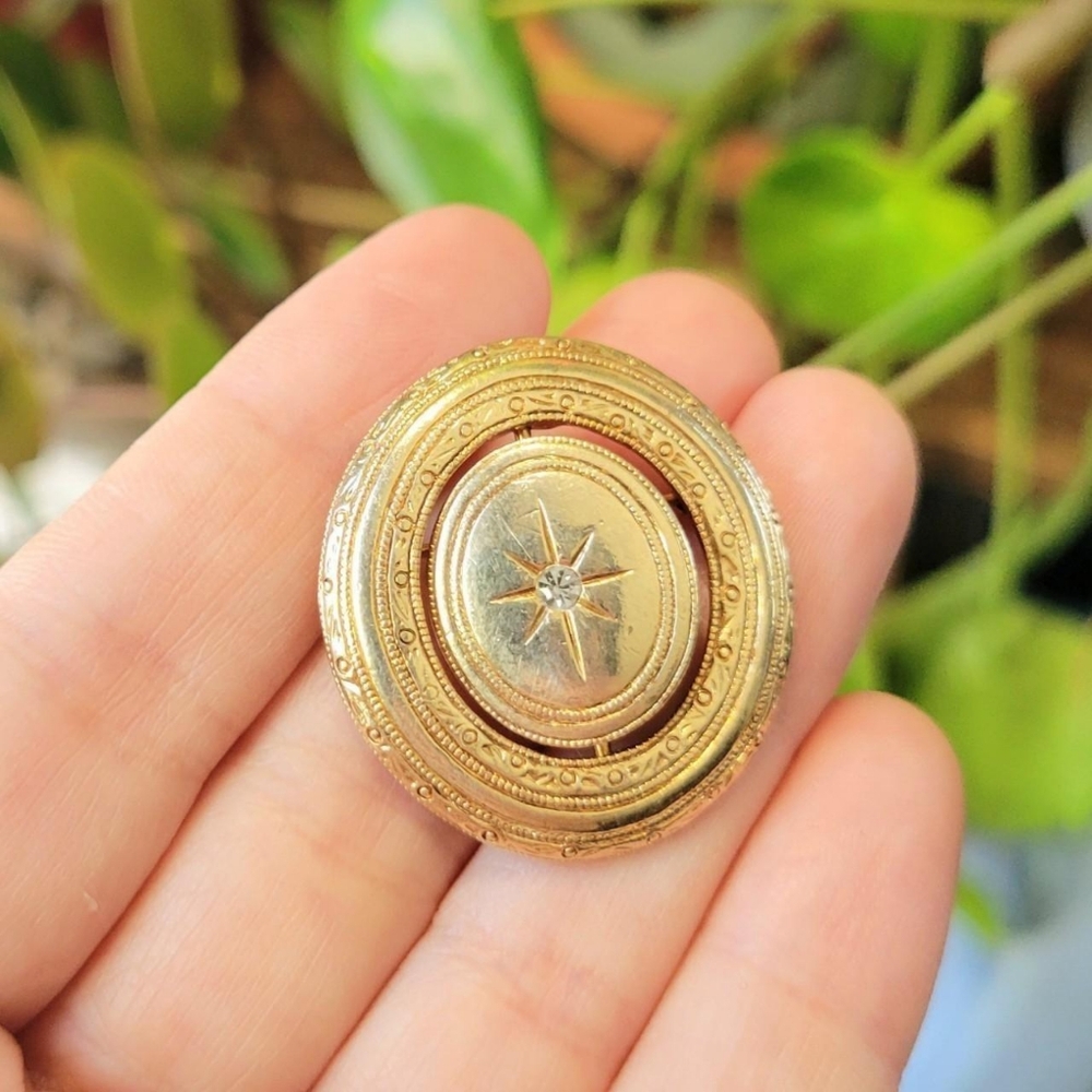 Vintage Gold Gypsy Star Rotating Oval Lapel Brooch Pin